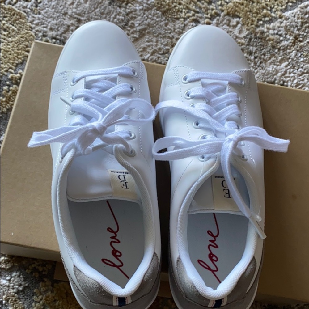 Ellen Degeneres tennis shoes